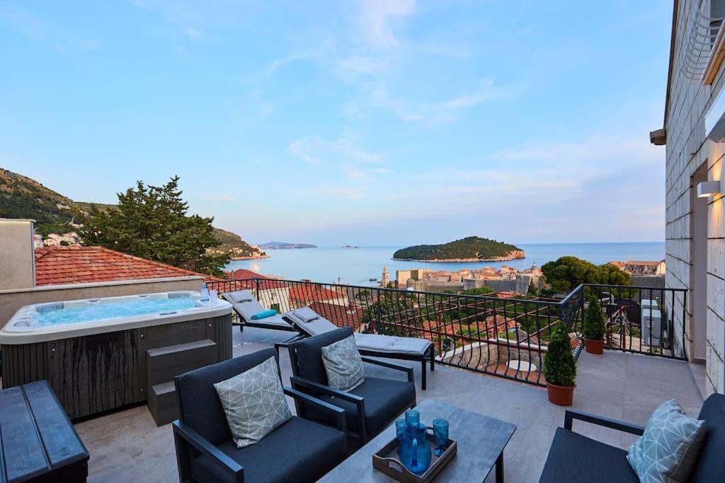 New & Stunning Views In Luxury 5* Divona Apartamento *