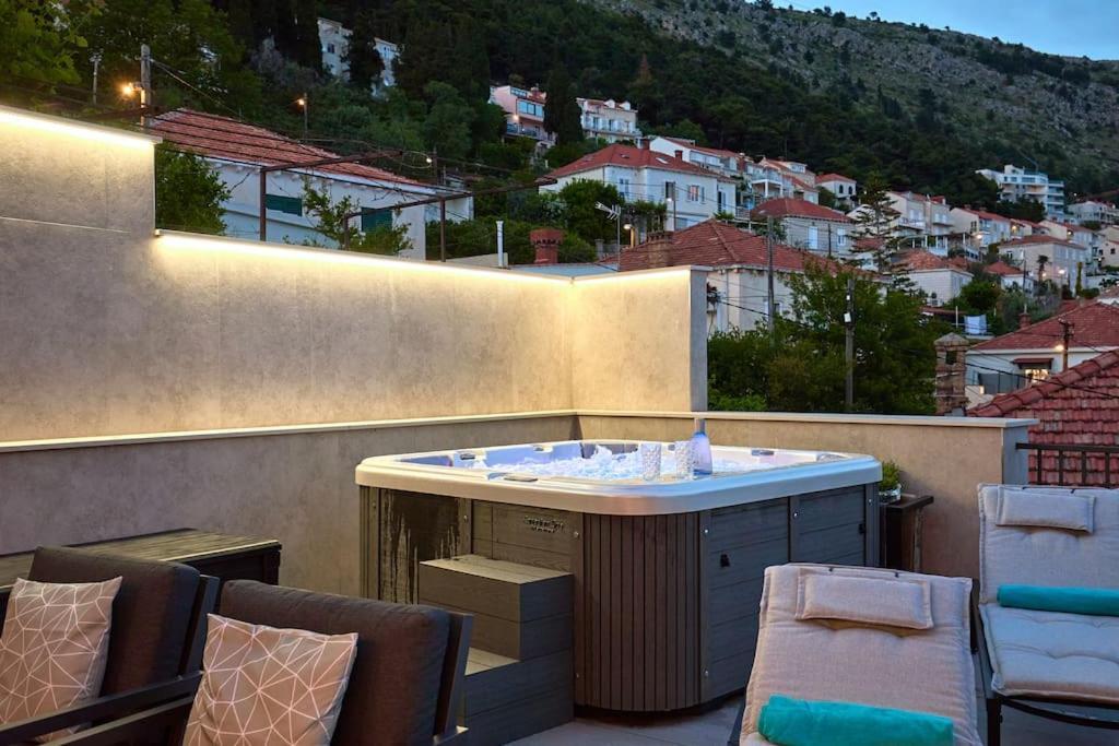 New & Stunning Views In Luxury 5* Divona Apartamento *